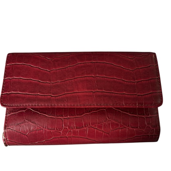 Elegant Red Crocodile-Embossed Clutch/wallet (071) - Picture 1 of 5